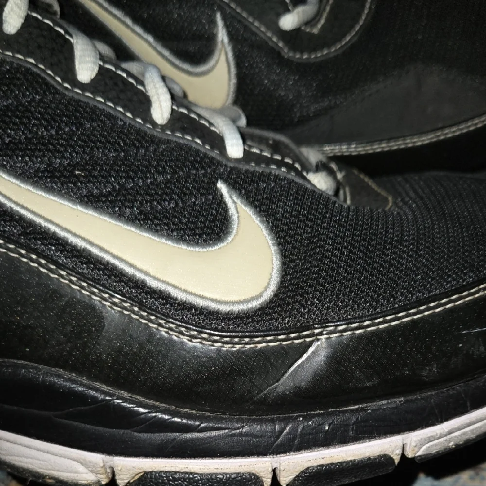 Air Max Nike Black and Cream Men's Sneakers
